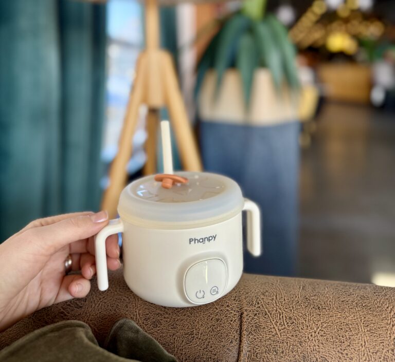 Papi prijenosna punjiva posuda za grijanje dječje hrane u svakodnevnoj upotrebi.