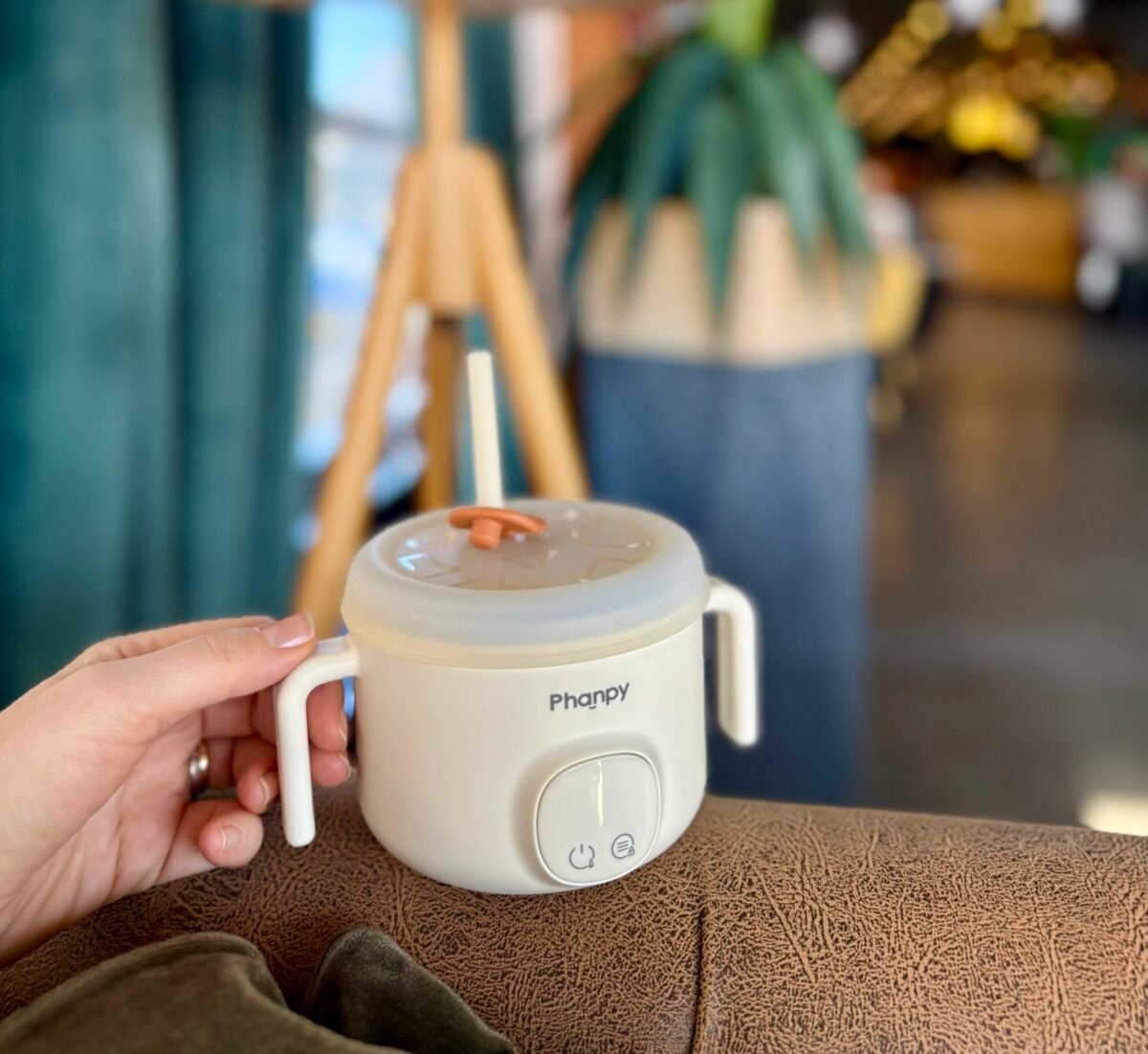 Papi prijenosna punjiva posuda za grijanje dječje hrane u svakodnevnoj upotrebi.